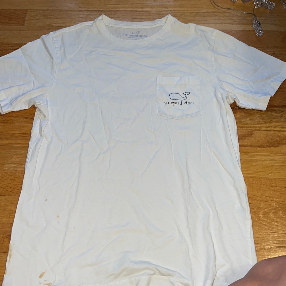 vineyard vines t shirt